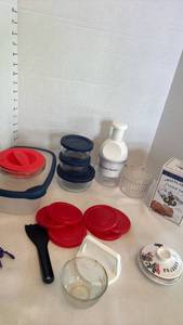 lot 1275 image: Glass Pyrex dishes, chopper and more
