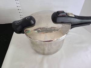 lot 1292 image: Crofton pressure cooker