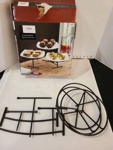 lot 1304 image: Expandable tiered server with extra base