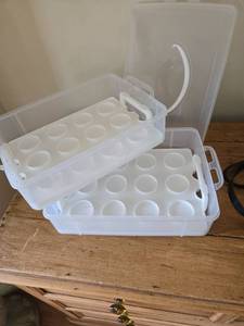 lot 1310 image: Plastic cupcake caddy