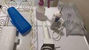 lot 1410 image: Sonicare brushes with tips, chargers and more