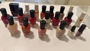 lot 1417 image: Zoya and other nail polish