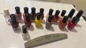lot 1420 image: Zoya Nail Polish Collection with IBD Diamond Buffer