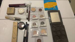 lot 1433 image: Premium Cosmetics Lot - Lip Liners, Eyeshadows, and Makeup Collection