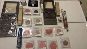 lot 1438 image: Premium Cosmetics Lot - Lip Liners, Eyeshadows, and Makeup Collection
