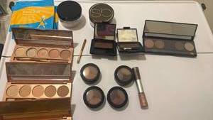 lot 1439 image: Premium Cosmetics Lot - Lip Liners, Eyeshadows, and Makeup Collection