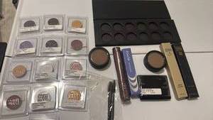 lot 1445 image: Senna Bellatini Cosm�tique Makeup Collection with Eyeshadow Pans and Beauty Tools