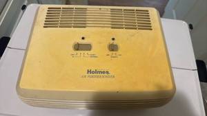 lot 1447 image: Holmes Air Purifier Ionizer Unit