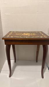 lot 1460 image: Wooden Floral Inlay jewelry box approx 16x14x9