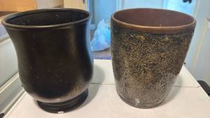 lot 1464 image: 2 bathroom waste baskets
