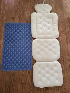 lot 1466 image: Baby Bath Mat Set with Cushioned Support Pads