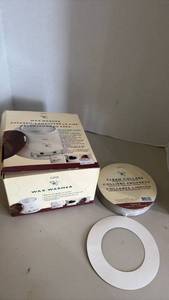 lot 1503 image: GiGi Professional Wax Warmer Kit with Clean Collars