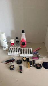 lot 1507 image: MAC, YSL and other makeup with body wash and more