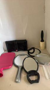 lot 1518 image: Hand held mirrors, MAC case and more