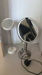 lot 1520 image: LED Makeup Mirror Set with mirror on stand