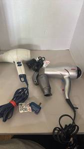 lot 1534 image: Professional Hair Dryer Collection - Helen of Troy and Ion Models with mirror