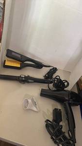 lot 1536 image: Professional Hair Styling Tools Set with curling iron and Crimper