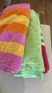 lot 1559 image: Beach towels
