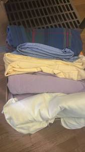 lot 1565 image: Twin size sheets