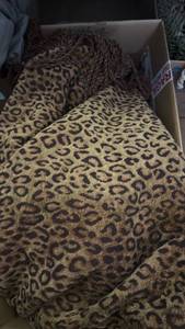 lot 1579 image: Throw blanket with fringe