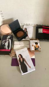 lot 1626 image: Mixed Beauty and Fashion Accessories Lot