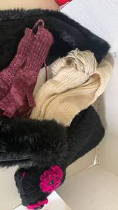 lot 1630 image: Scarves and fingerless gloves