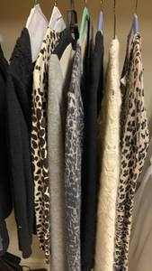 lot 1646 image: Ladies sweaters S-M