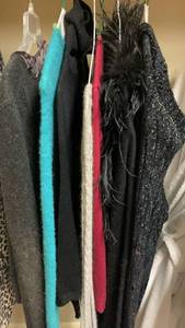 lot 1647 image: Ladies sweaters S-M