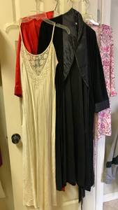 lot 1649 image: Ladies Robes and nightgown