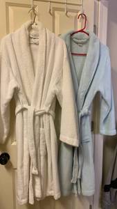 lot 1650 image: Robes L and one size