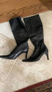 lot 1667 image: Black Leather Knee High Boots 8.5