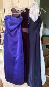 lot 1679 image: Ladies formal dresses S-M
