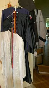 lot 1682 image: Columbia winter jacket L and graduation gowns and cap