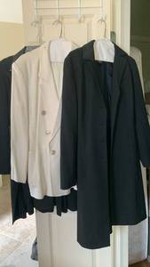 lot 1685 image: Ladies coat and jackets S