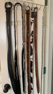 lot 1689 image: Ladies belts