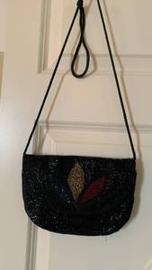 lot 1692 image: Beaded shoulder purse