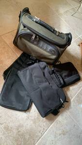 lot 1696 image: Overnight bag and other small bags