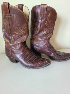 lot 1728 image: Mens cowboy boots, 11.5 D.