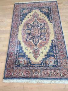lot 1760 image: Area rug, 6ft x 3ft  6in