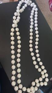 lot 1900 image: White Pearl Beaded Long Strand Necklace