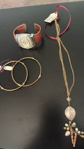 lot 1903 image: Watch, necklace and bracelets