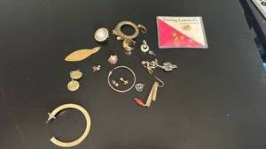 lot 1906 image: Unmatched earrings and backings