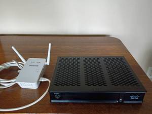 lot 2014 image: Cisco 4742HDC HD Cable Set-Top Box and Net Gear WiFi Extender Box   Located in Basement