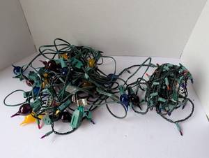 lot 3008 image: Christmas Light String Set with Colored Bulbs