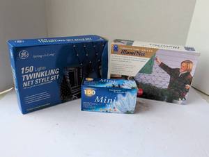 lot 3011 image: Holiday Christmas Light Set Bundle - Net Lights and Mini String Lights