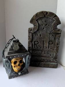 lot 3023 image: Halloween Skull Lantern and RIP Tombstone Decoration Set battery powered