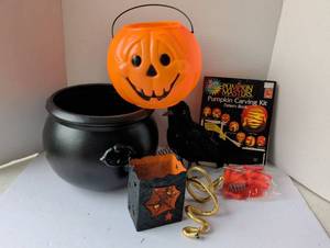 lot 3024 image: Halloween Decoration Bundle with Pumpkin Bucket Carving Kit