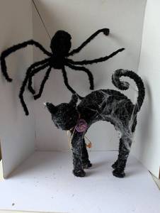 lot 3025 image: Halloween Spider and Black Cat Decorations