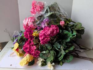 lot 3028 image: Mixed Artificial Silk Flower Bundle Craft Supplies