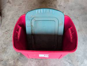 lot 3040 image: Holiday Storage Tote Container with Lid